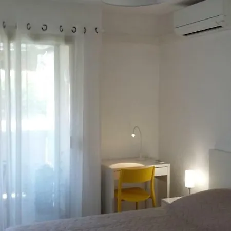 Jardins Du Pont Du Lys ז'ואן-לה-פינס